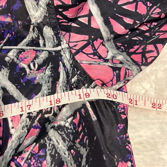Moonshine Muddy Girl camo print windbreaker - Picture 6 of 7